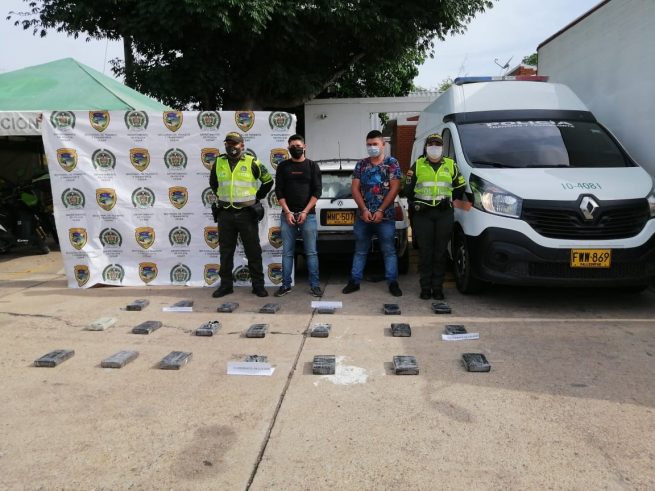 Cayeron con 21 kilos de cocaína en un vehículo