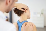 Ejercicios sencillos para calmar el dolor cervical