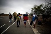 El 50 % de los adultos mayores migrantes en Latinoamérica se siente discriminado