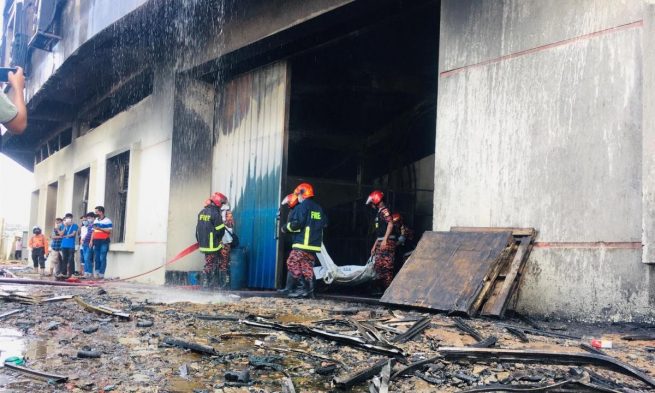 Incendio en fábrica de Bangladesh ocasiona 52 muertos