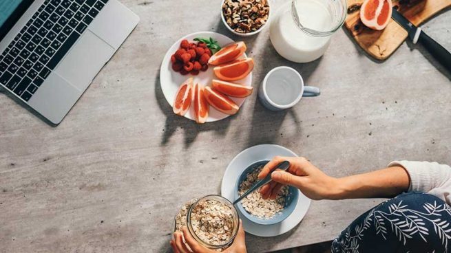 ¿Cuántas calorías debo consumir diariamente?