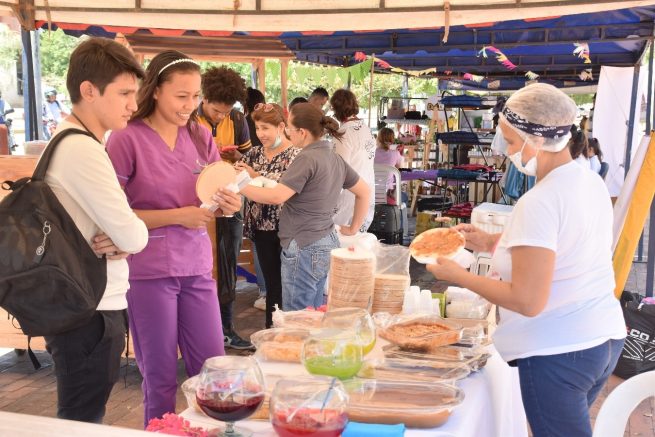 Emprendedores apoyados por la UPC en evento ferial