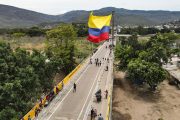 Maduro anuncia reapertura total de frontera con Colombia