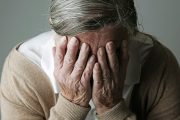 Aprueban droga que frena el avance del Alzheimer