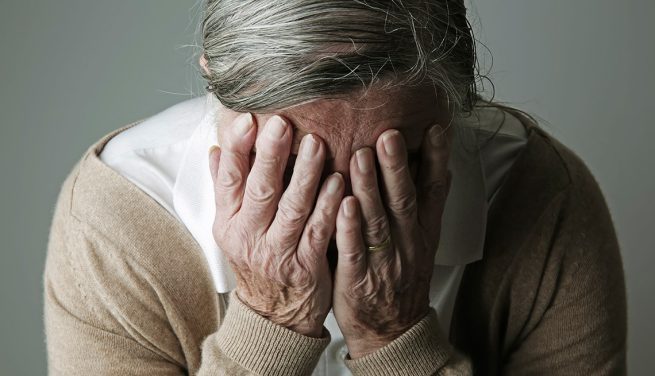 Aprueban droga que frena el avance del Alzheimer