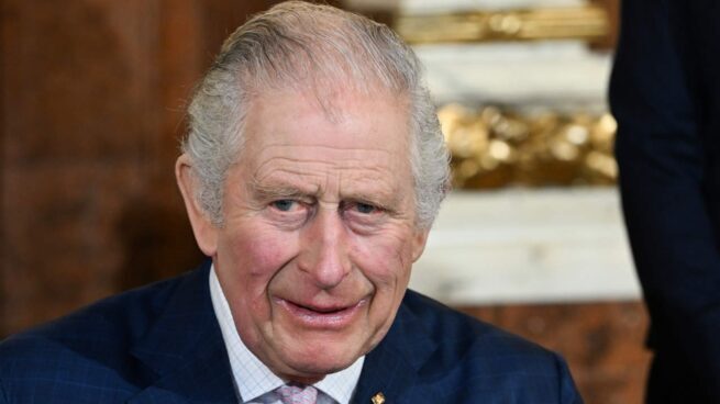 El rey Carlos de Inglaterra tiene cáncer y ha iniciado tratamiento: Palacio de Buckingham