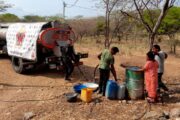 Comunidades rurales del Cesar y La Guajira reciben 180 mil litros de agua transportada por Ejército Nacional