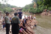 Policía lidera campaña de prevención en el balneario Hurtado