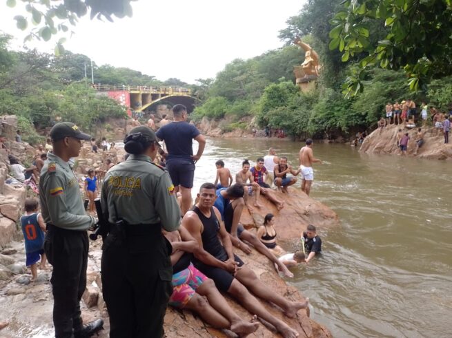 Policía lidera campaña de prevención en el balneario Hurtado