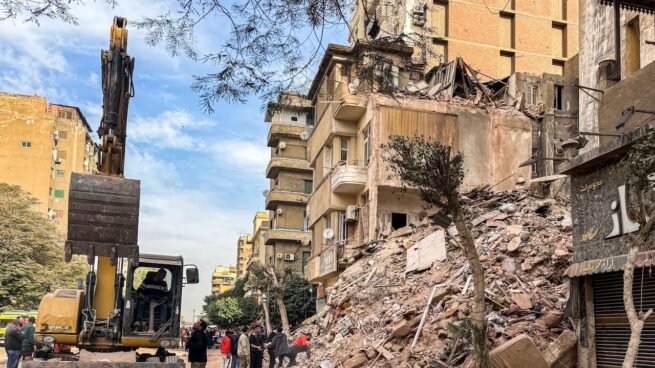 Al menos diez muertos en derrumbe de un edificio en un barrio popular del sur de El Cairo