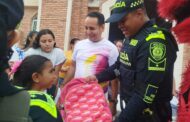 Policía Metropolitana y Fundación Naranjo entregaron kits escolares en varios sectores de Valledupar